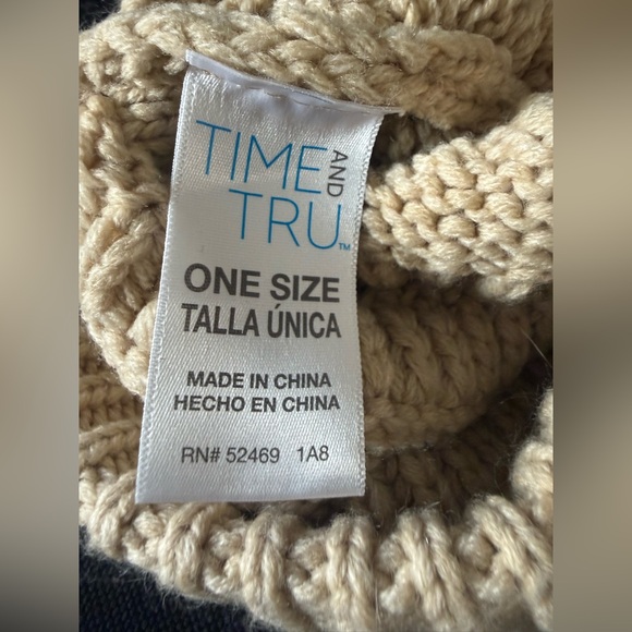 Time and Tru Winter Hat, Women’s size OS Beige Cable Knit Beanie - Picture 5 of 6